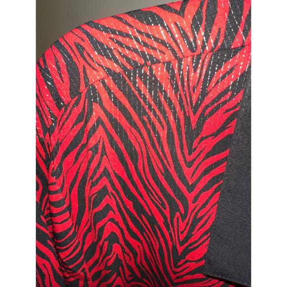 Curvy Plus 2X Maggie Barnes Red Black Animal-Striped Blouse Black Collar Cuffs - Picture 6 of 7